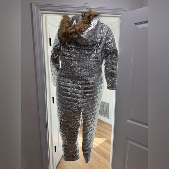 Women's Silver Quilted ski Jumpsuit with Faux Fur Hood - Picture 2 of 2